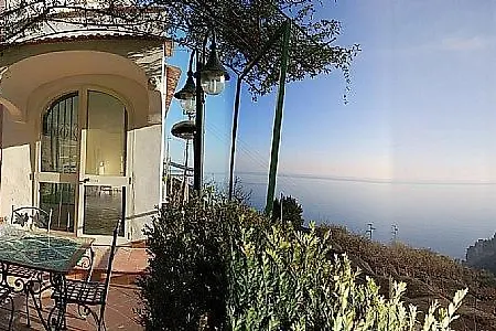 Sleeps 2 Pool Air Con Ravello