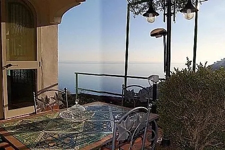 Sleeps 2 Pool Air Con Villa Ravello